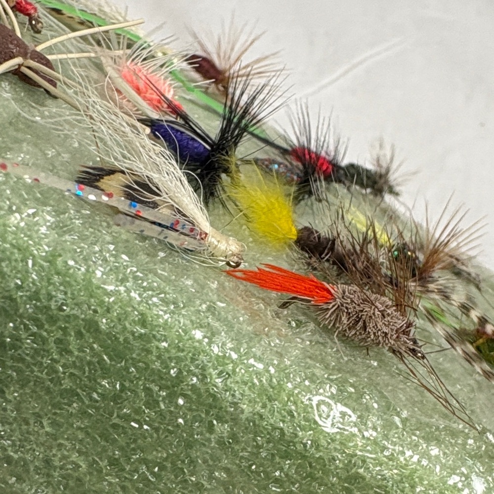 26 Homemade Assorted Fishing Flies Set - Picture 6 of 12